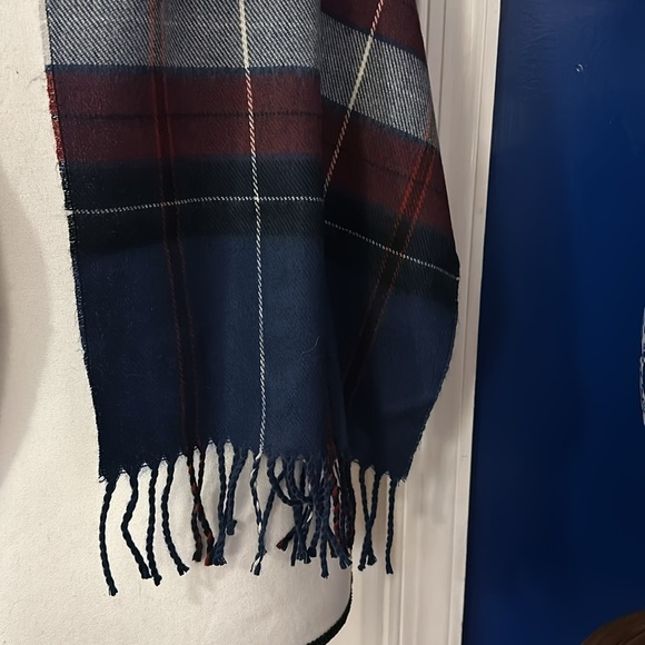Men’s Super Cashmore Navy, Red & White Plaid Fringe Super Soft Winter Scarf - Picture 2 of 5